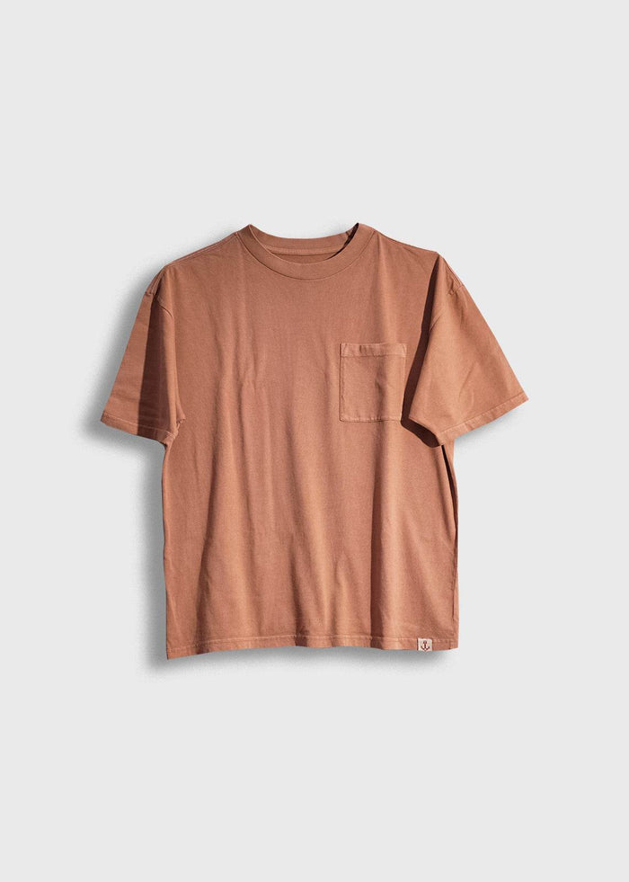 Menβs 7.6 oz cotton, peach pocket tee with boxy fit and chest pocket, heavyweight everyday t-shirt with clean workwear style and soft feel