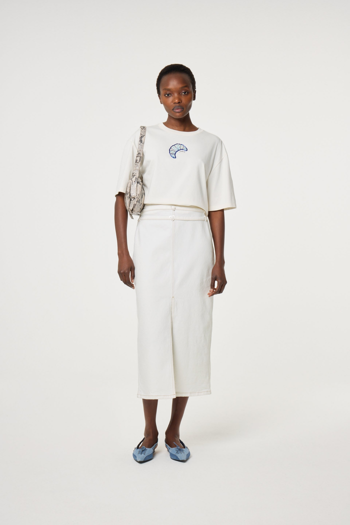 Fabienne Chapot Benja T-Shirt in Cosy White. 100% organic cotton with a relaxed loose fit — breathable everyday essential at Dotique.