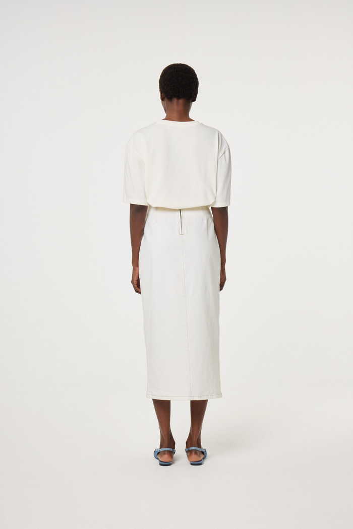 Fabienne Chapot Benja T-Shirt in Cosy White. 100% organic cotton with a relaxed loose fit — breathable everyday essential at Dotique.