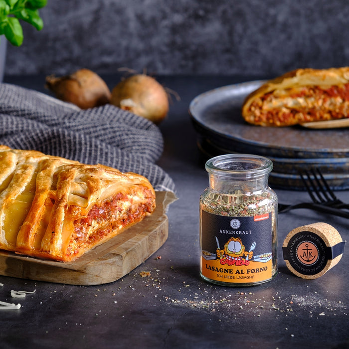 Lasagne Gewürz neben Lasagne