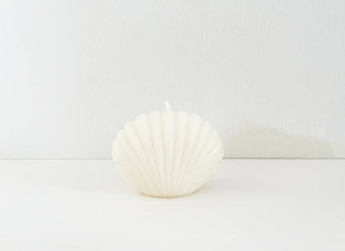 Shell-shaped candle small white