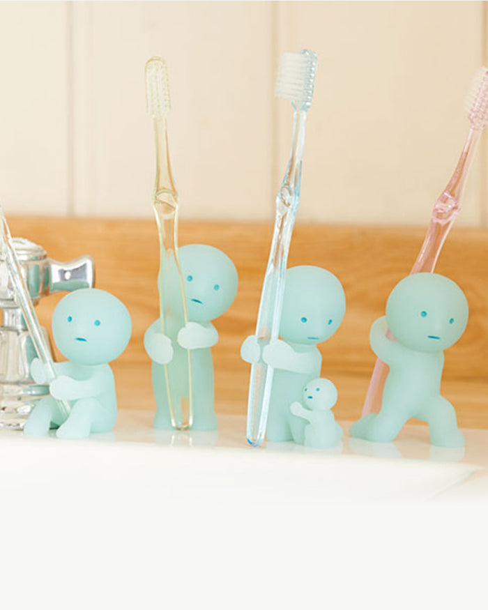 Smiski® Toothbrush Stand: Carrying